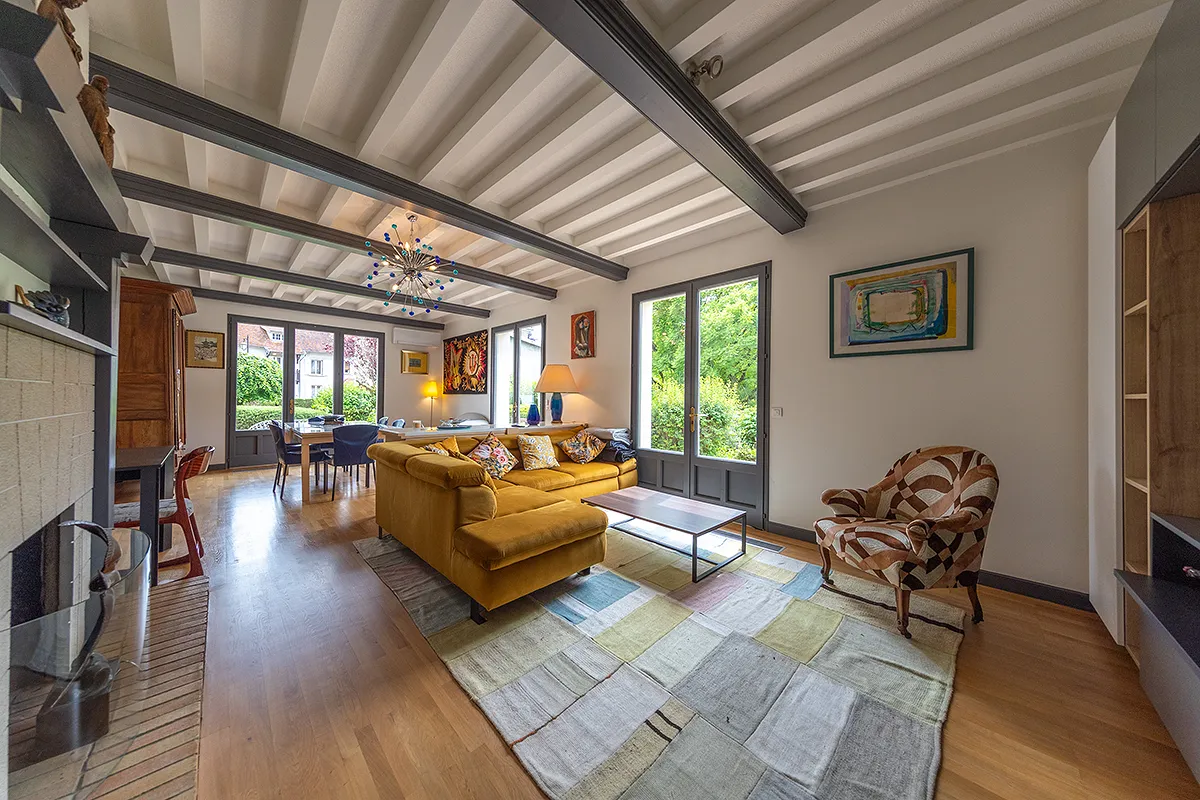 Living room and dining room of Parc de Jeanne